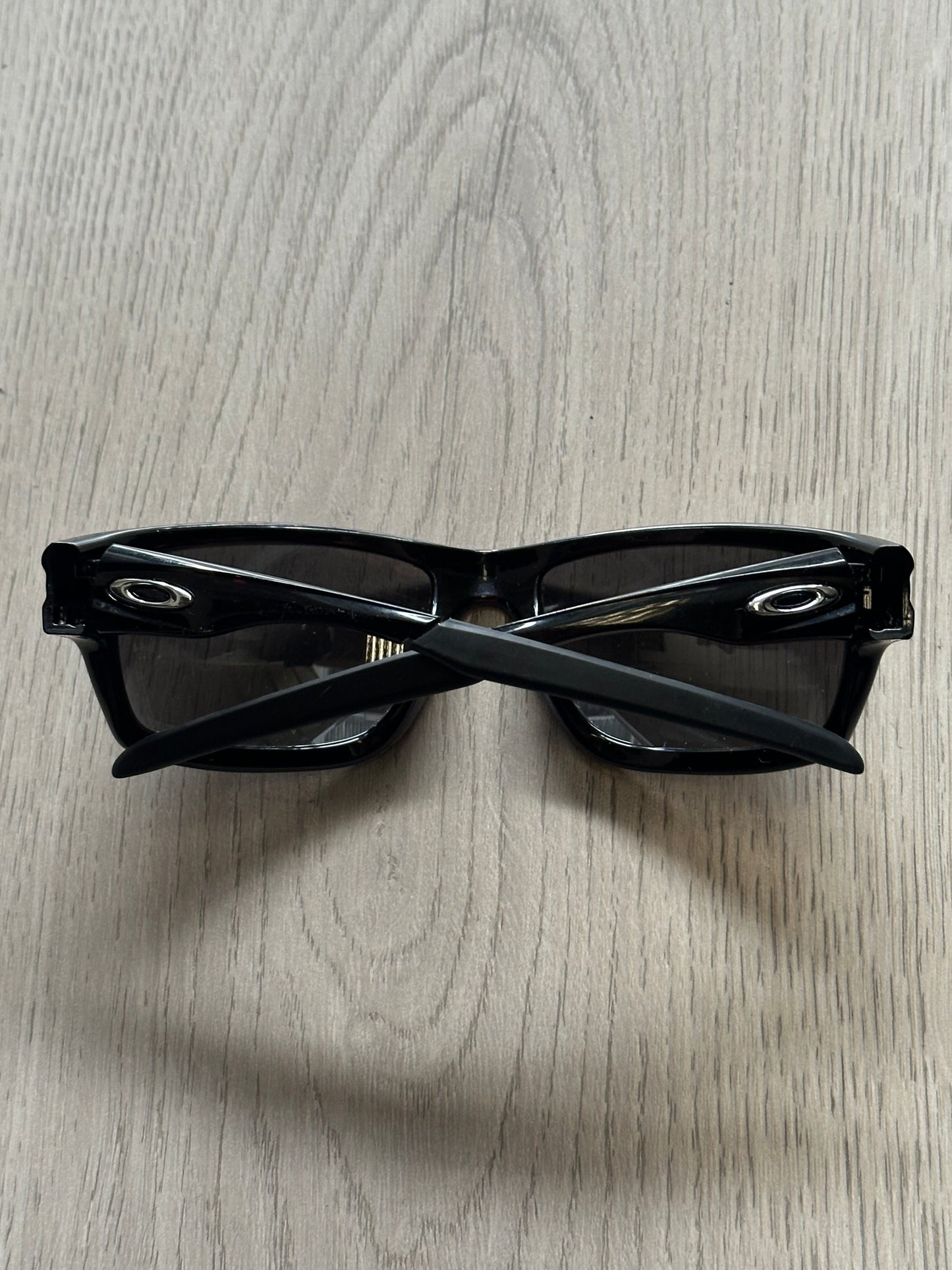 Oakley Canteen Sunglasses – Full Set (Black Frame / Grey Lens)