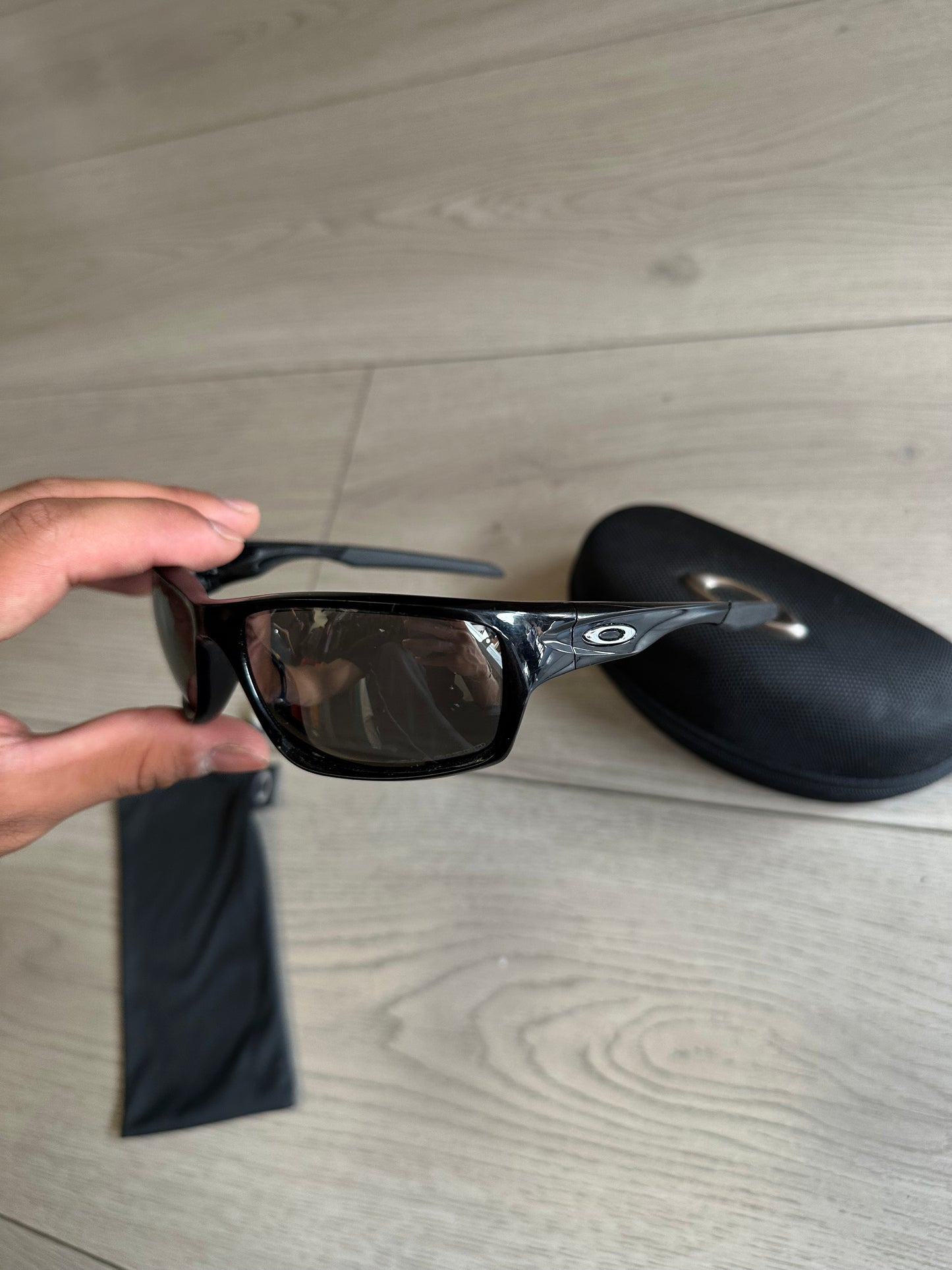 Oakley Canteen Sunglasses – Full Set (Black Frame / Grey Lens)