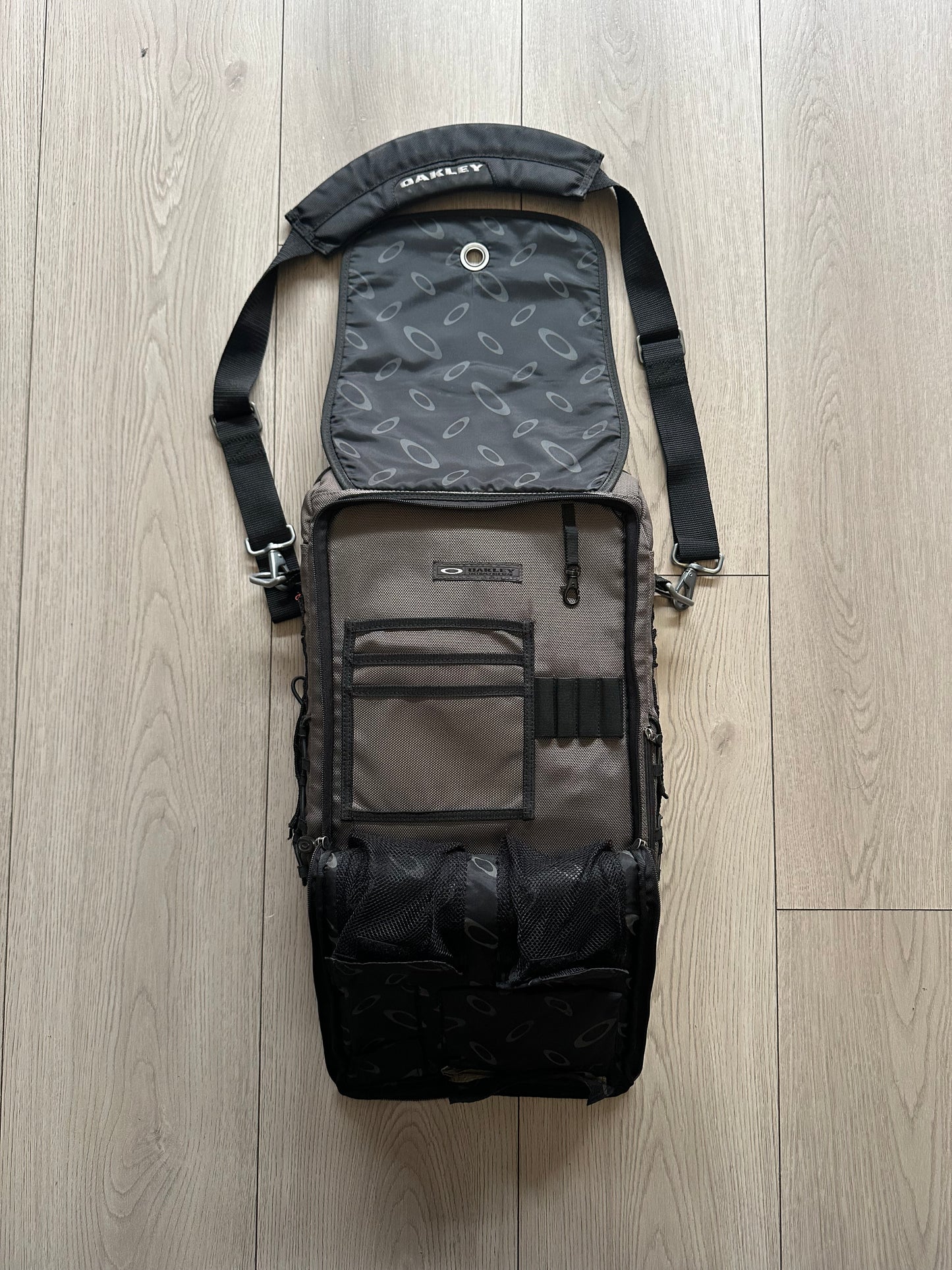 Oakley AP Tactical Field Gear Sling Bag