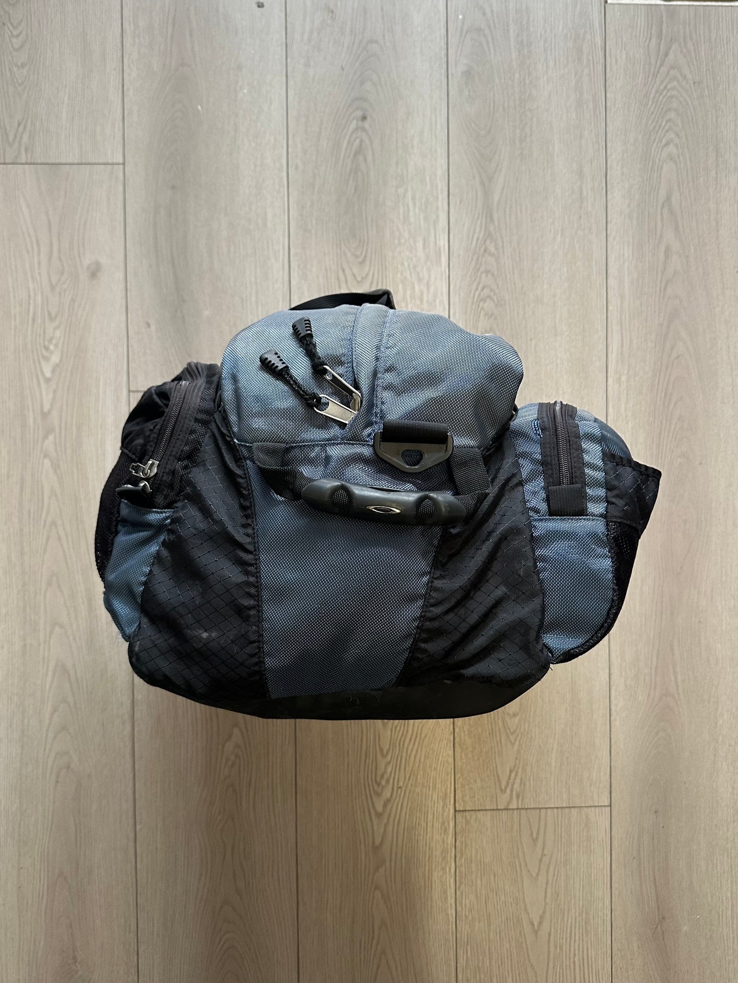 Vintage 90’s Oakley Red Tab Duffle Bag