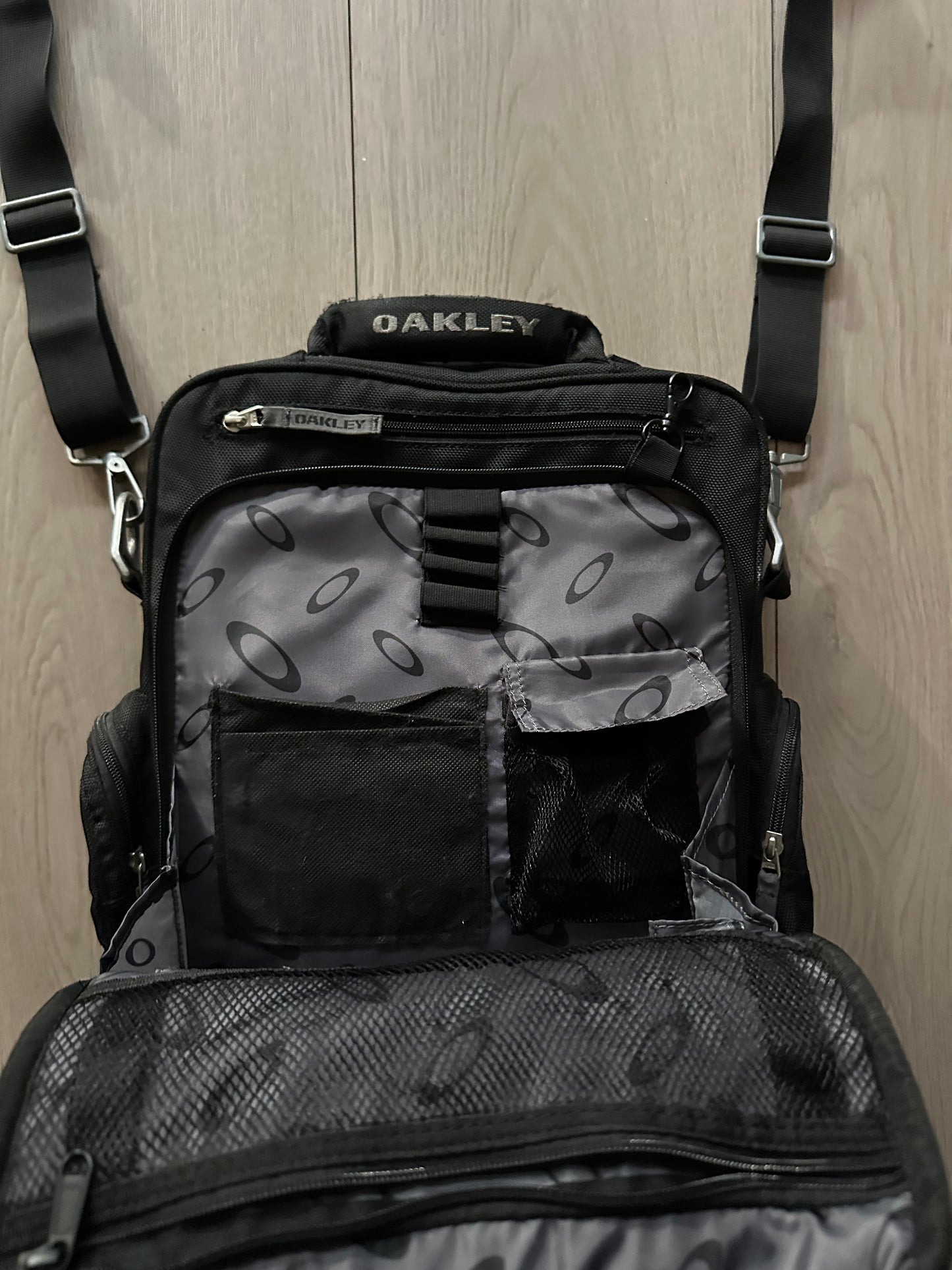 Oakley Crossbody Sling Bag / Messenger