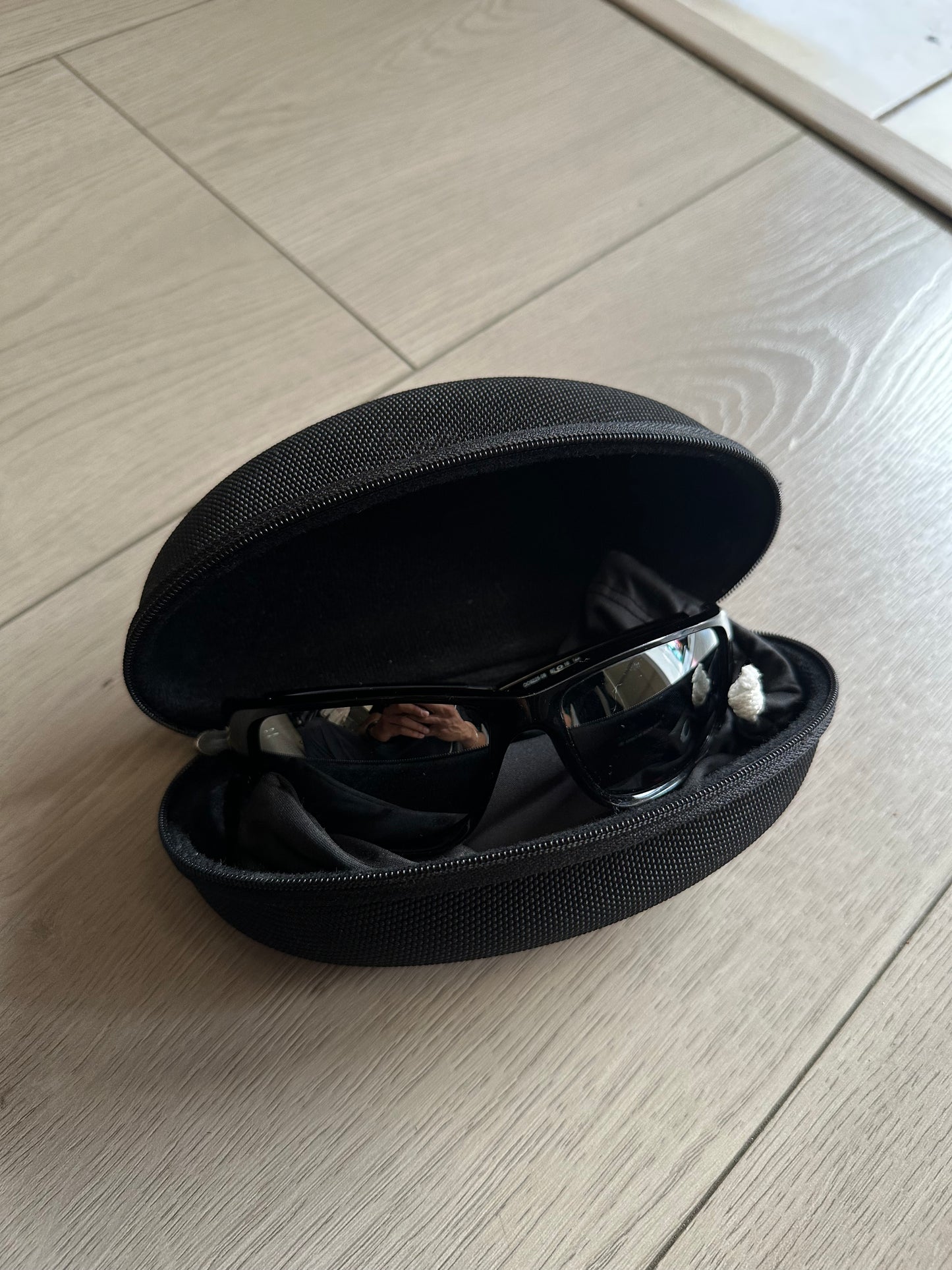 Oakley Canteen Sunglasses – Full Set (Black Frame / Grey Lens)