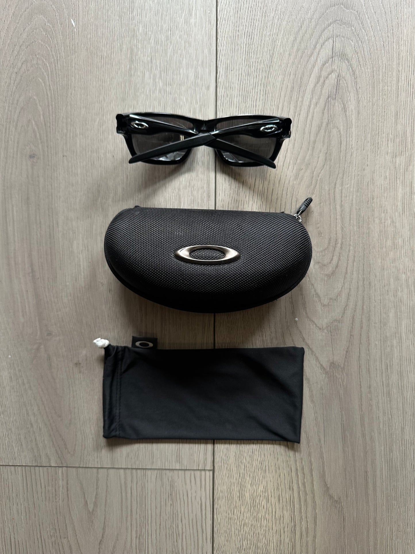 Oakley Canteen Sunglasses – Full Set (Black Frame / Grey Lens)