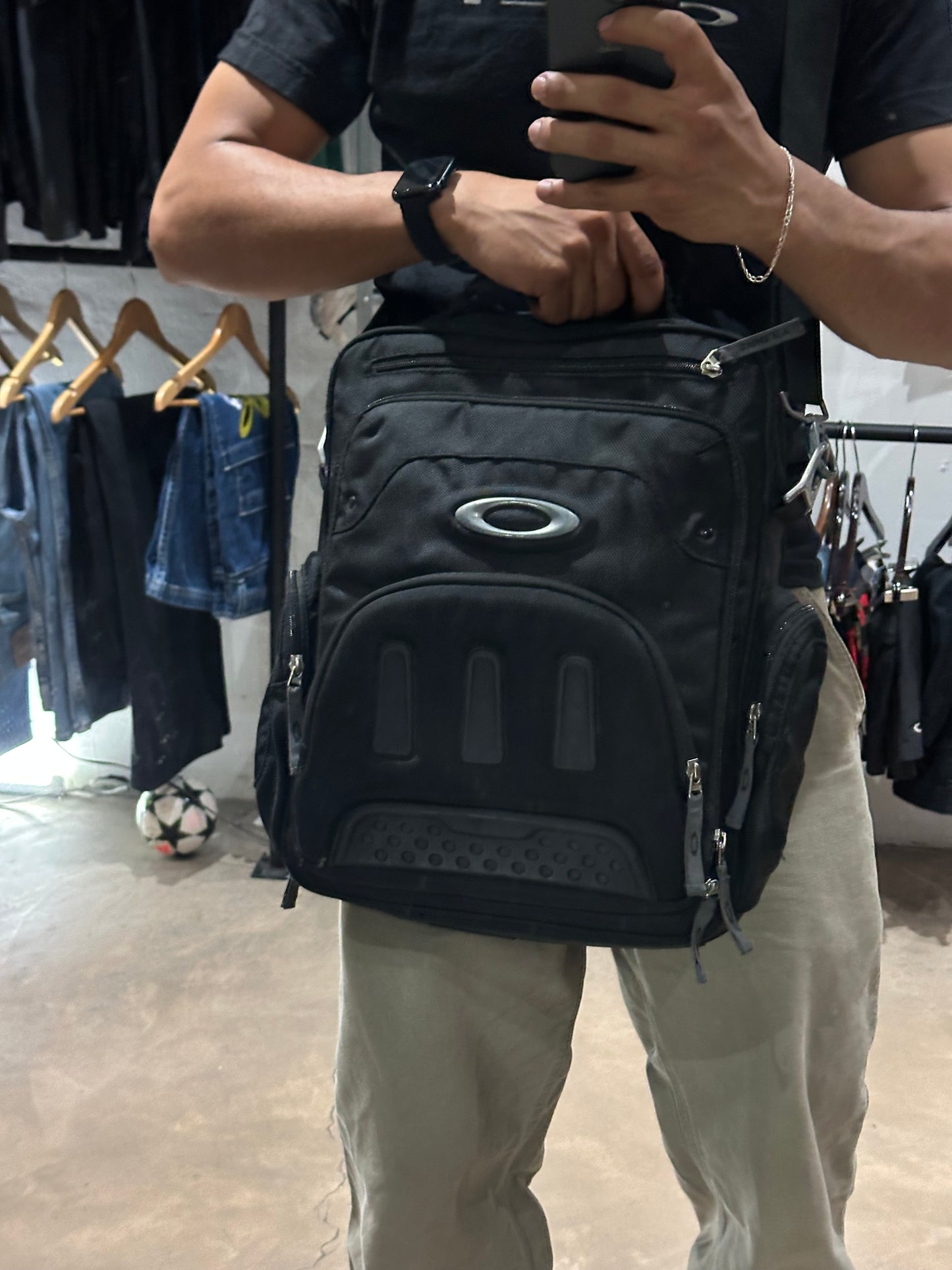 Oakley Crossbody Sling Bag / Messenger