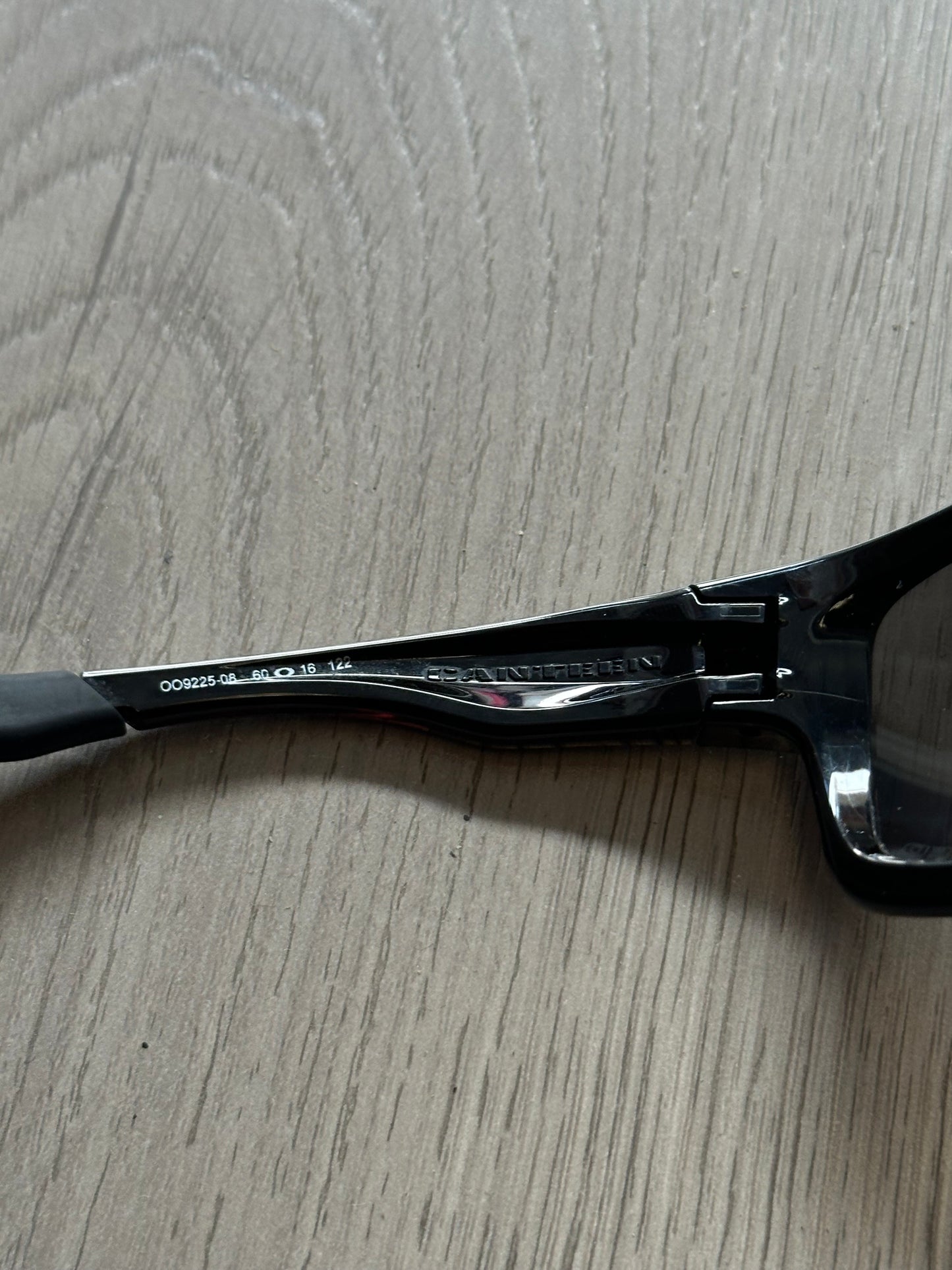 Oakley Canteen Sunglasses – Full Set (Black Frame / Grey Lens)